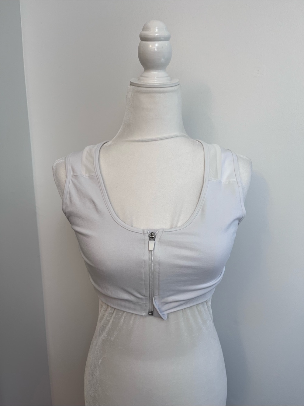 Alignmed Front-Zip White Posture Bra Size XL EUC